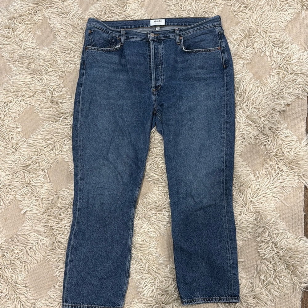 Agolde Straight leg crop jeans in size 33. Color is called “Moor”. Button fly.